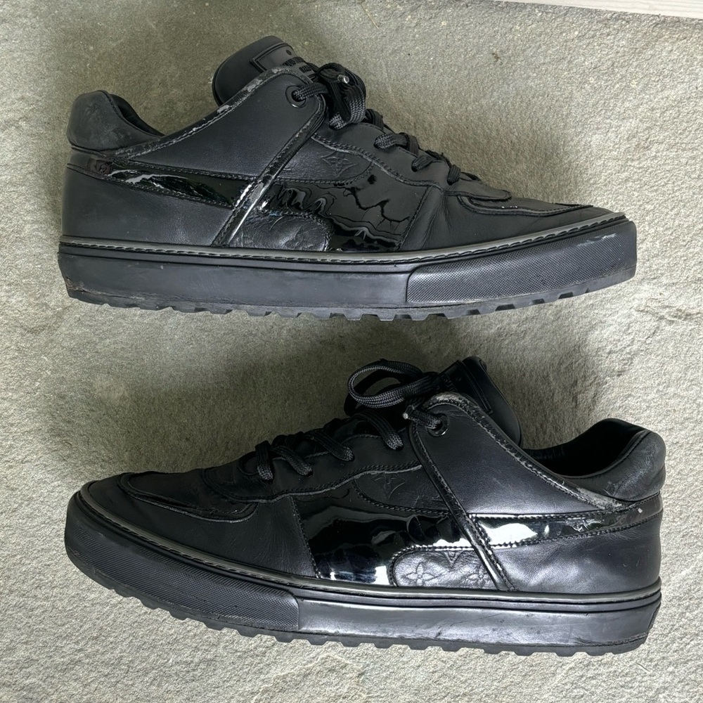 Louis Vuitton Black LV Monogram Engraved Sneakers 🔥 - Picture 5 of 11